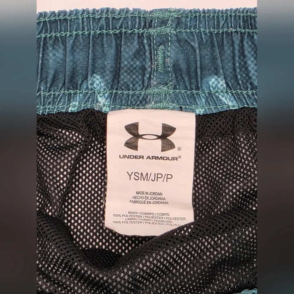 Under Armour boys' swim trunks size S